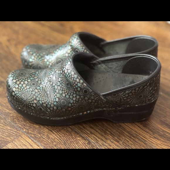 Dansko nursing clogs - Picture 3 of 3